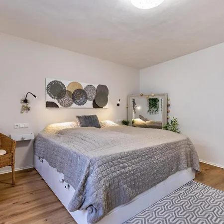 La 12 باد أوراش